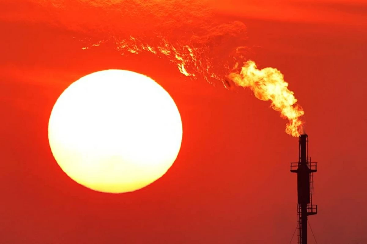 النفط قرب 106 دولارات.. وناقلة لإنيوس اليابانية تعبر «هرمز»