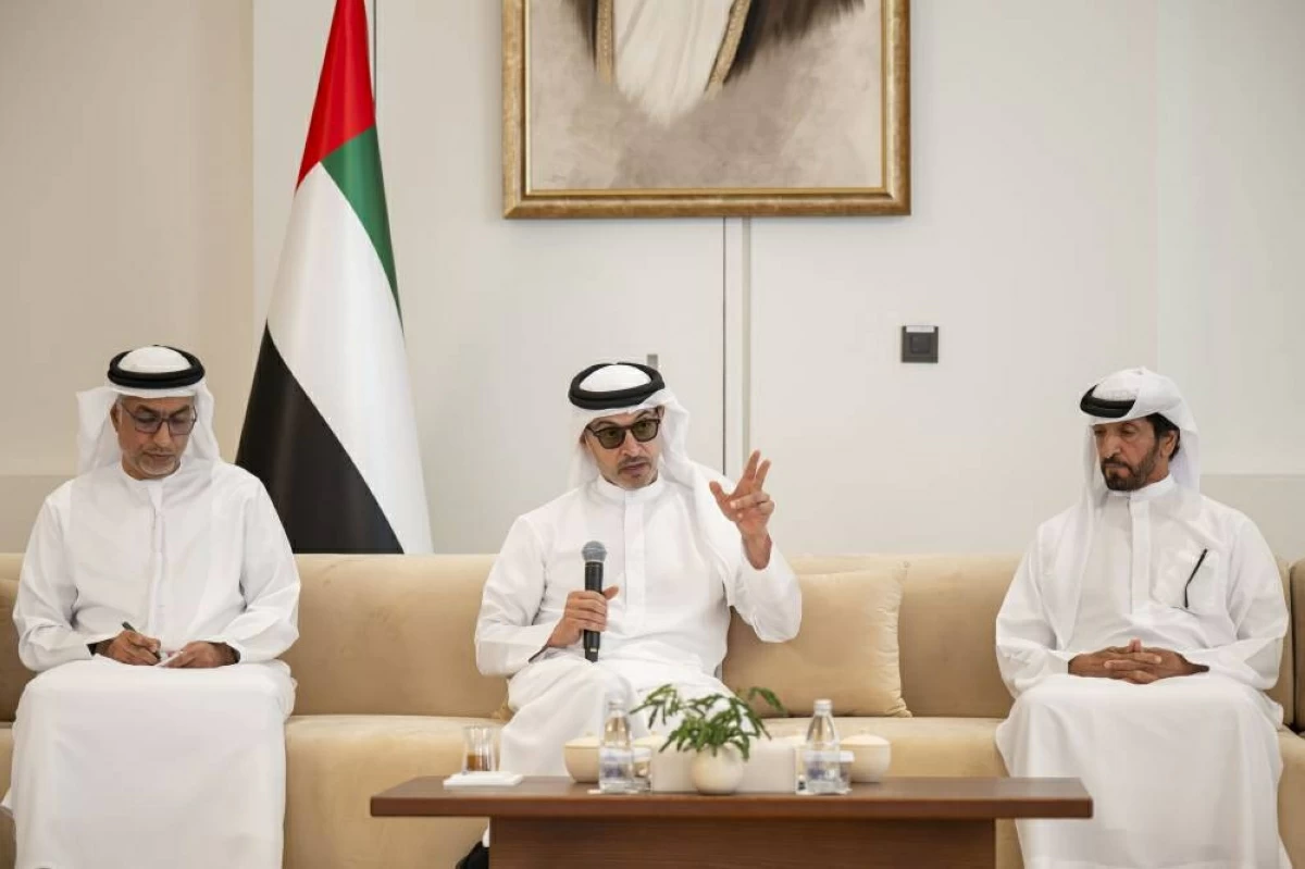 هزاع بن زايد يلتقي أهالي الشويب