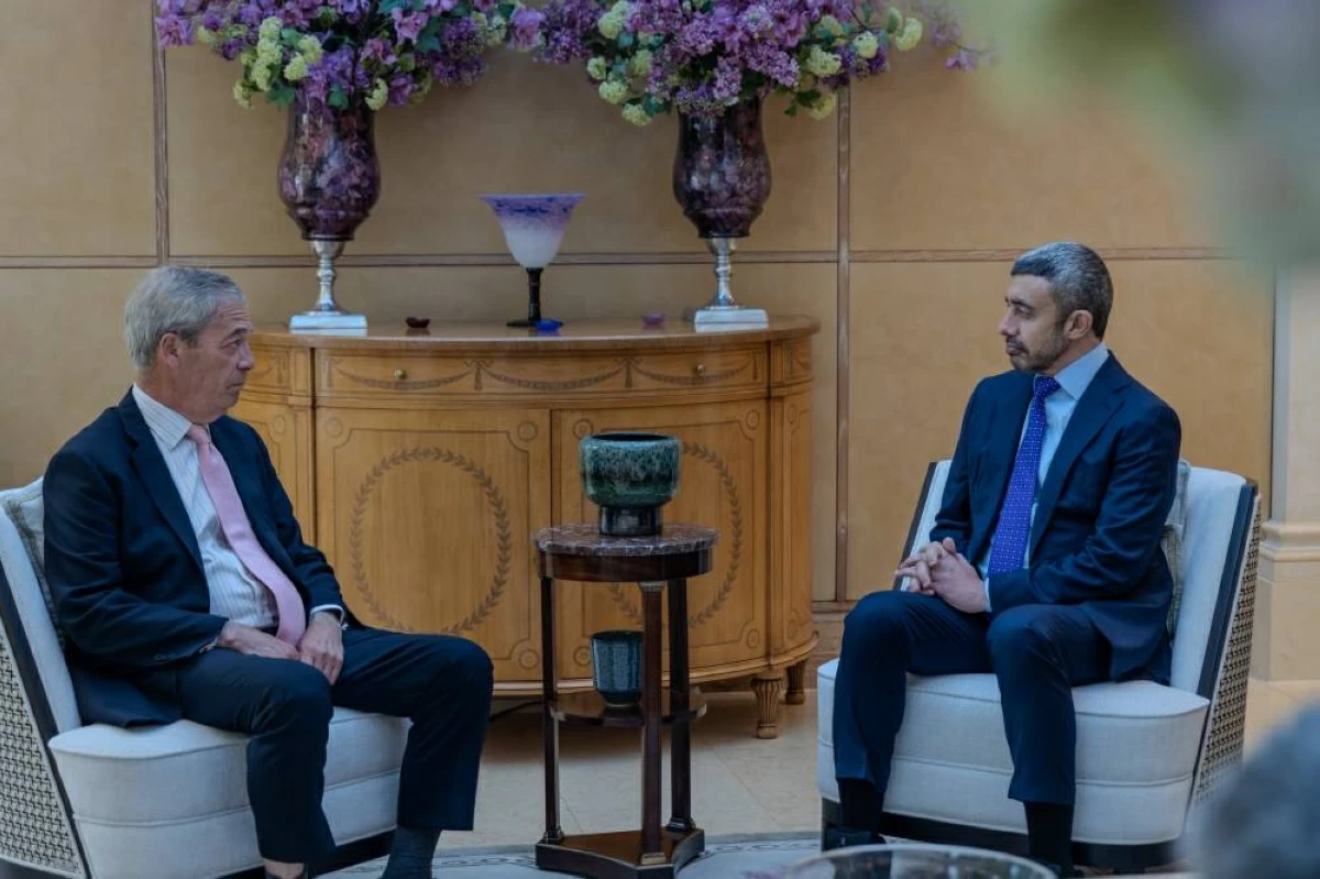 عبدالله بن زايد يبحث تداعيات الاعتداءات الإيرانية الإرهابية مع نايجل فراج