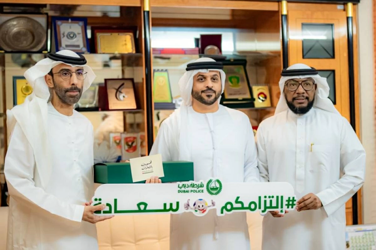 «التزامكم سعادة» توزع علم الإمارات في نادي الوصل