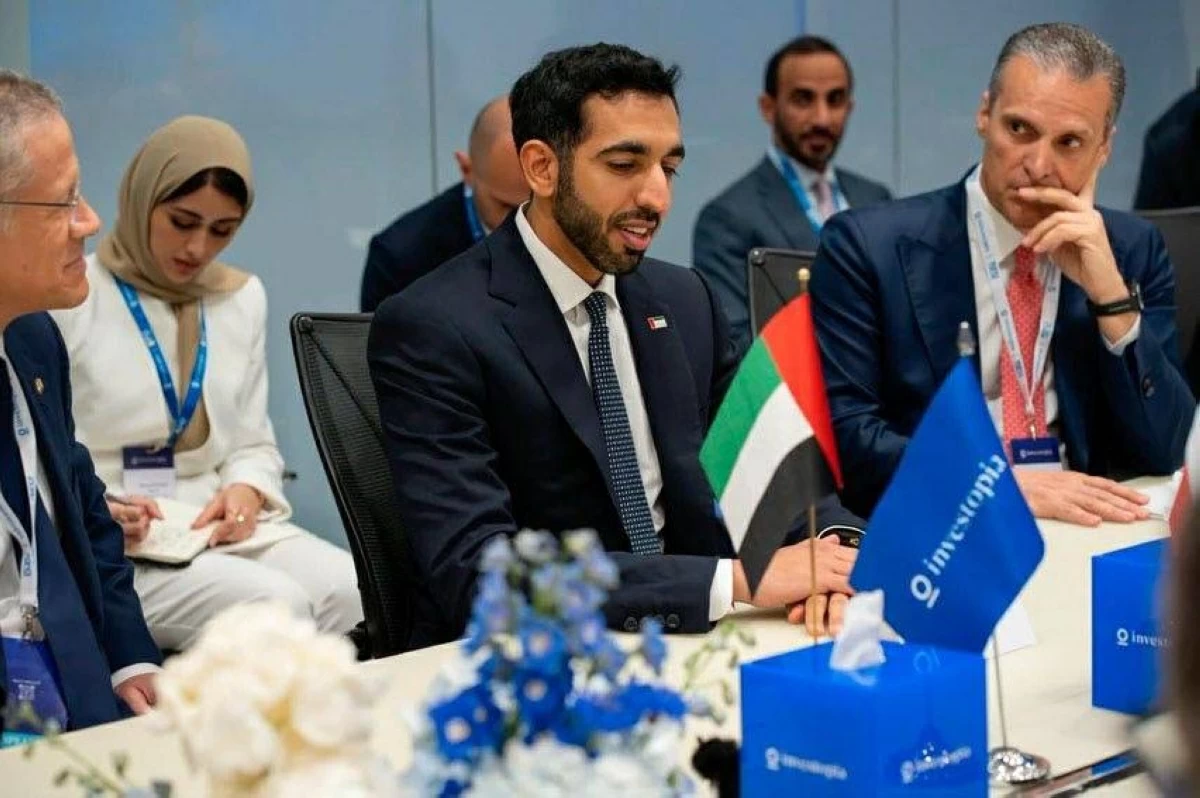 شخبوط بن نهيان متحدثاً في الاجتماع