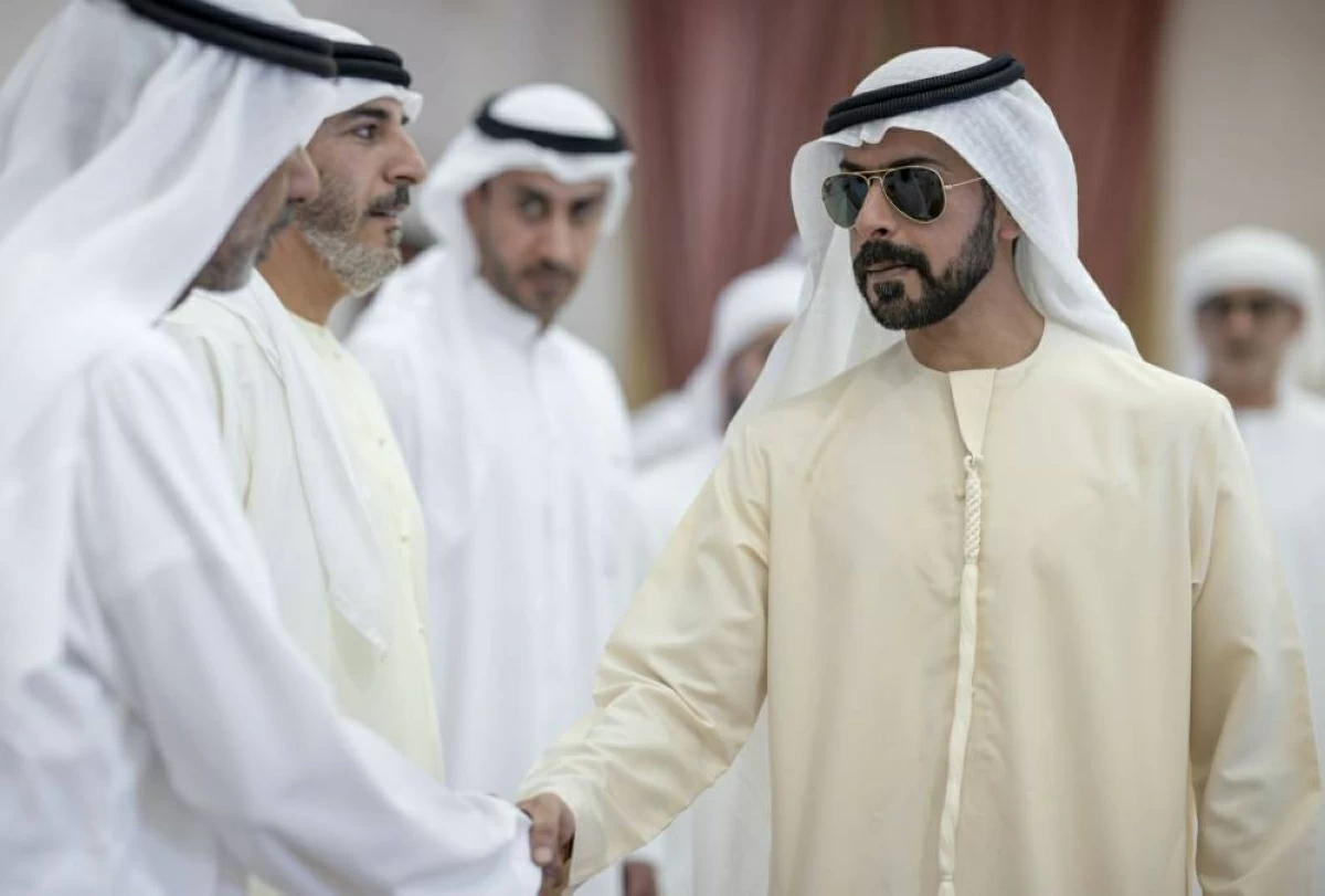 خليفة بن طحنون يُعزّي في وفاة محمد المهيري