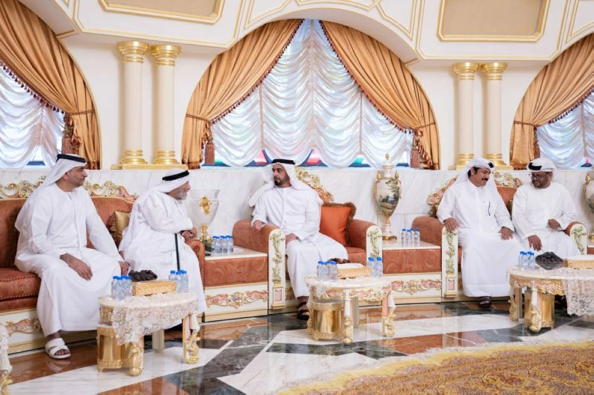 سيف بن زايد يعزي في وفاة آمنة الظاهري