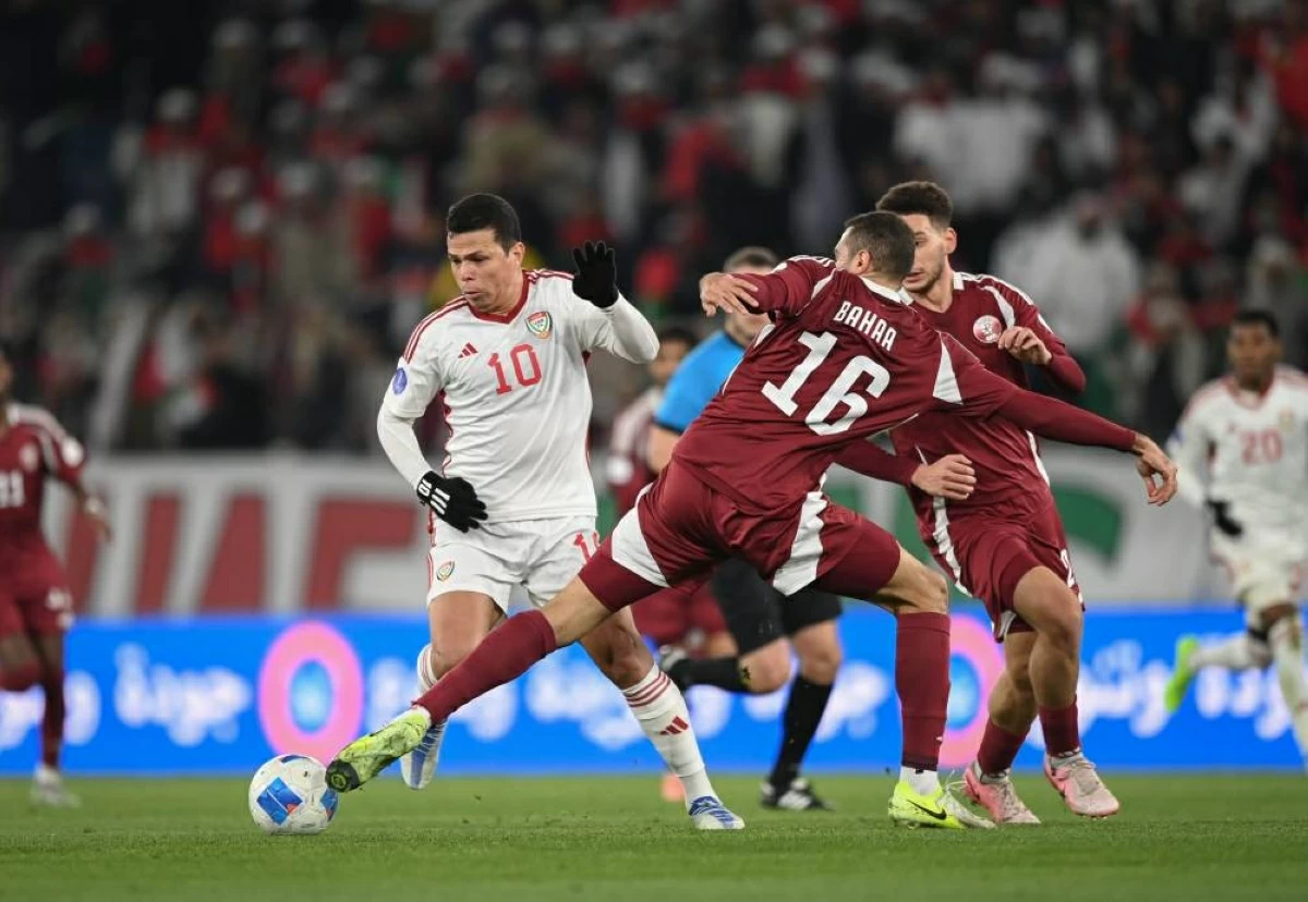 منتخب الإمارات خلال مباراة سابقة مع قطر في كأس الخليج