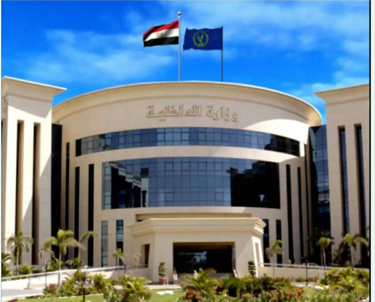 ضبط 3 طلاب في مصر اعتدوا على معلمهم داخل المدرسة