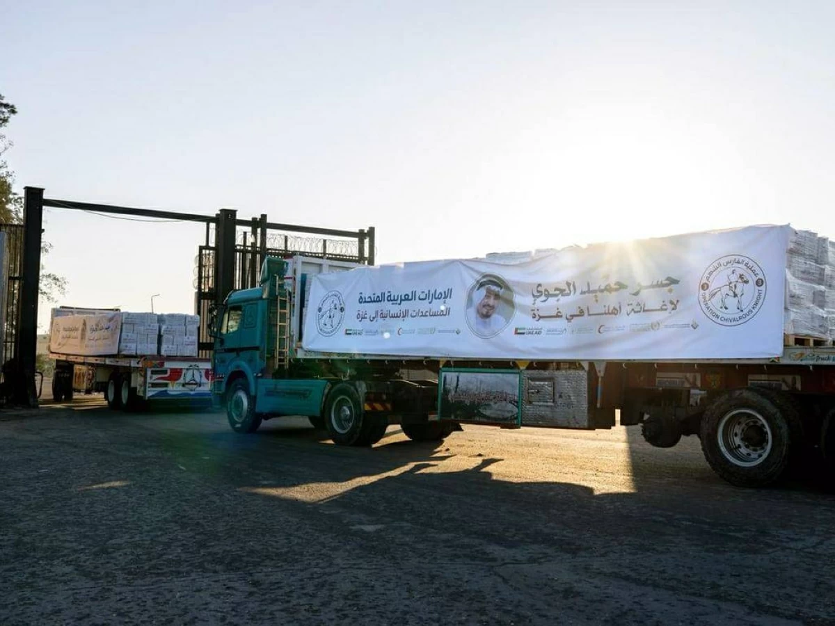 عاجل | الإمارات تغيث غزة بقافلة محملة بـ 195 طن طرود غذائية #صحيفة_الخليج 