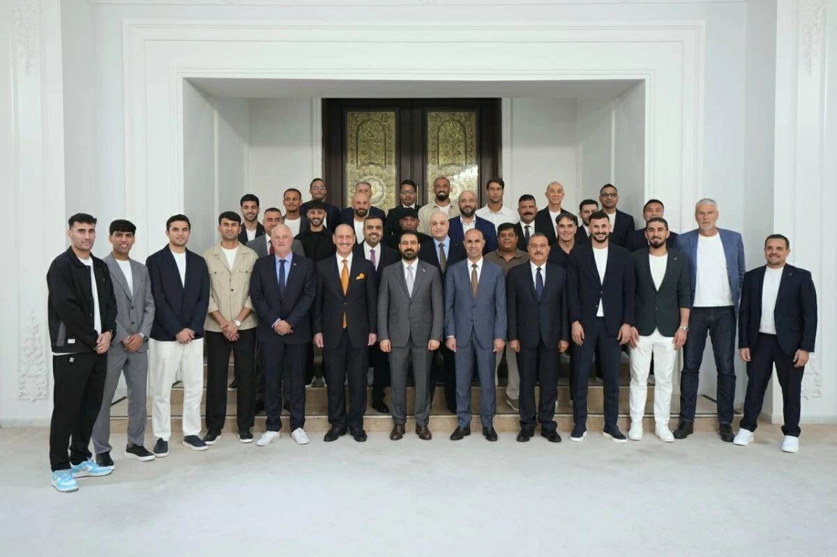 الزيدي مع بعثة منتخب العراق