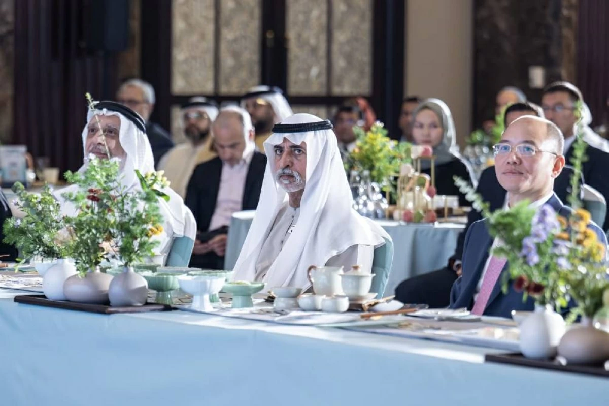 نهيان بن مبارك يشدد على تعزيز الحوار الحضاري والتواصل