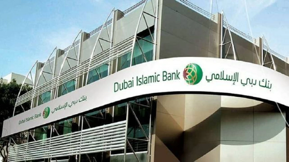 «فيتش» تثبت التصنيفات الائتمانية لبنوك إماراتية كبرى