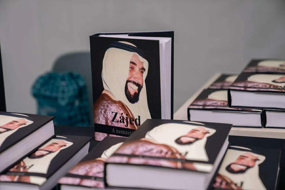 كتاب (زايد رجل بنى أمة) باللغة المجرية 2