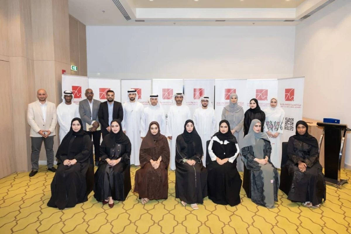 اليماحي ومدربون ومشاركون في الدورة