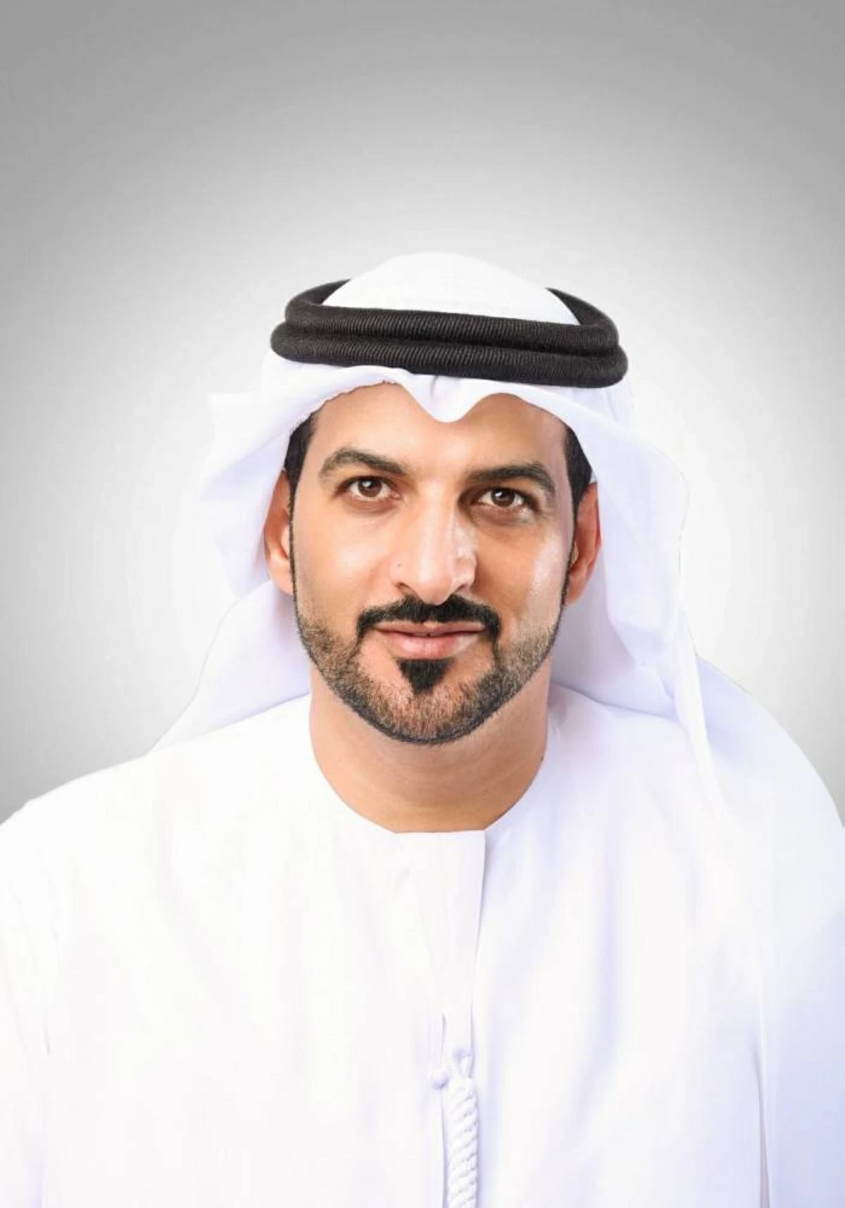 .. ويدعم «الفجيرة الخيرية» بمليون درهم لكسوة العيد