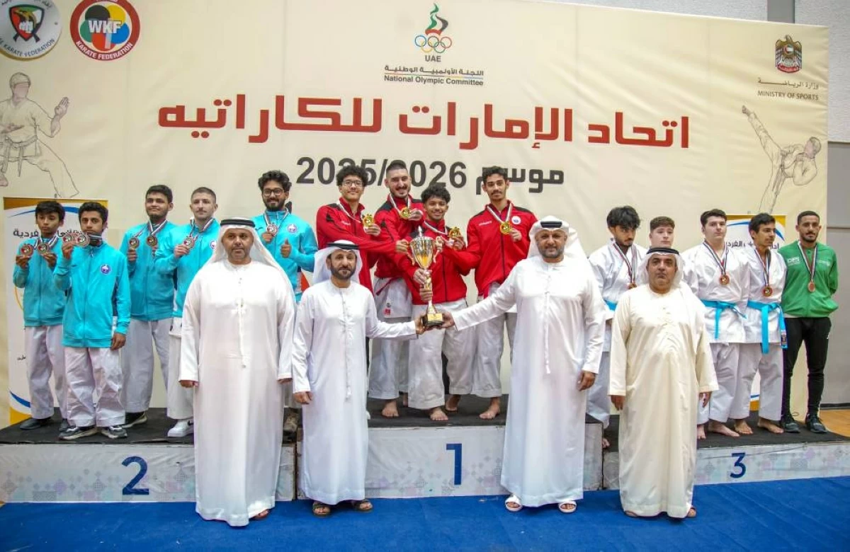 أبطال الشارقة على منصة التتويج