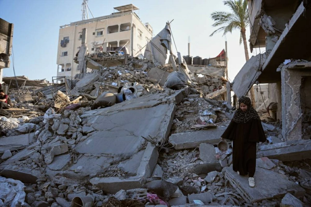 مقتل شاب وزوجته وطفلهما الرضيع في غارة إسرائيلية بغزة