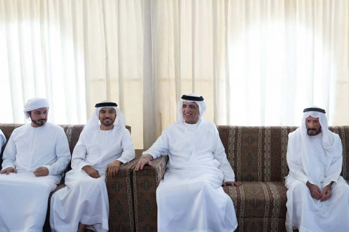 سعود بن صقر يعزّي في وفاة والدة جاسم المسافري
