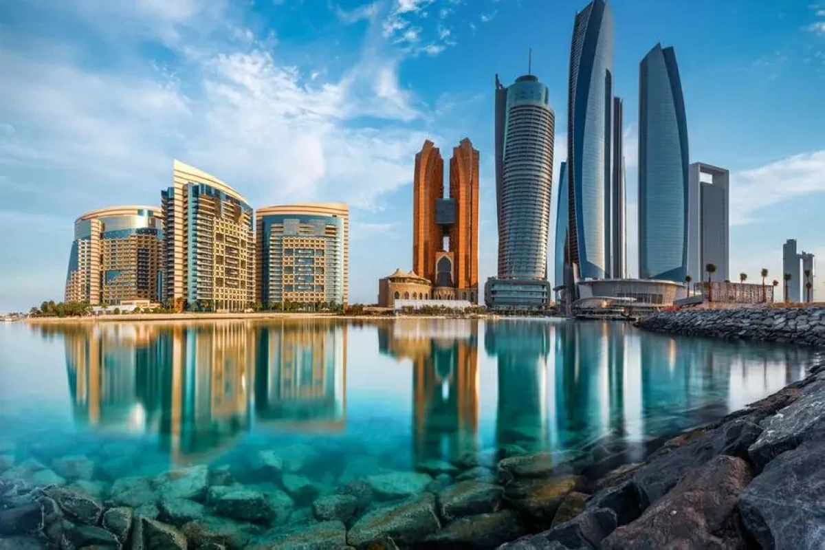 عاجل| نقص المعروض يرفع إيجارات المكاتب في الإمارات #صحيفة_الخليج 