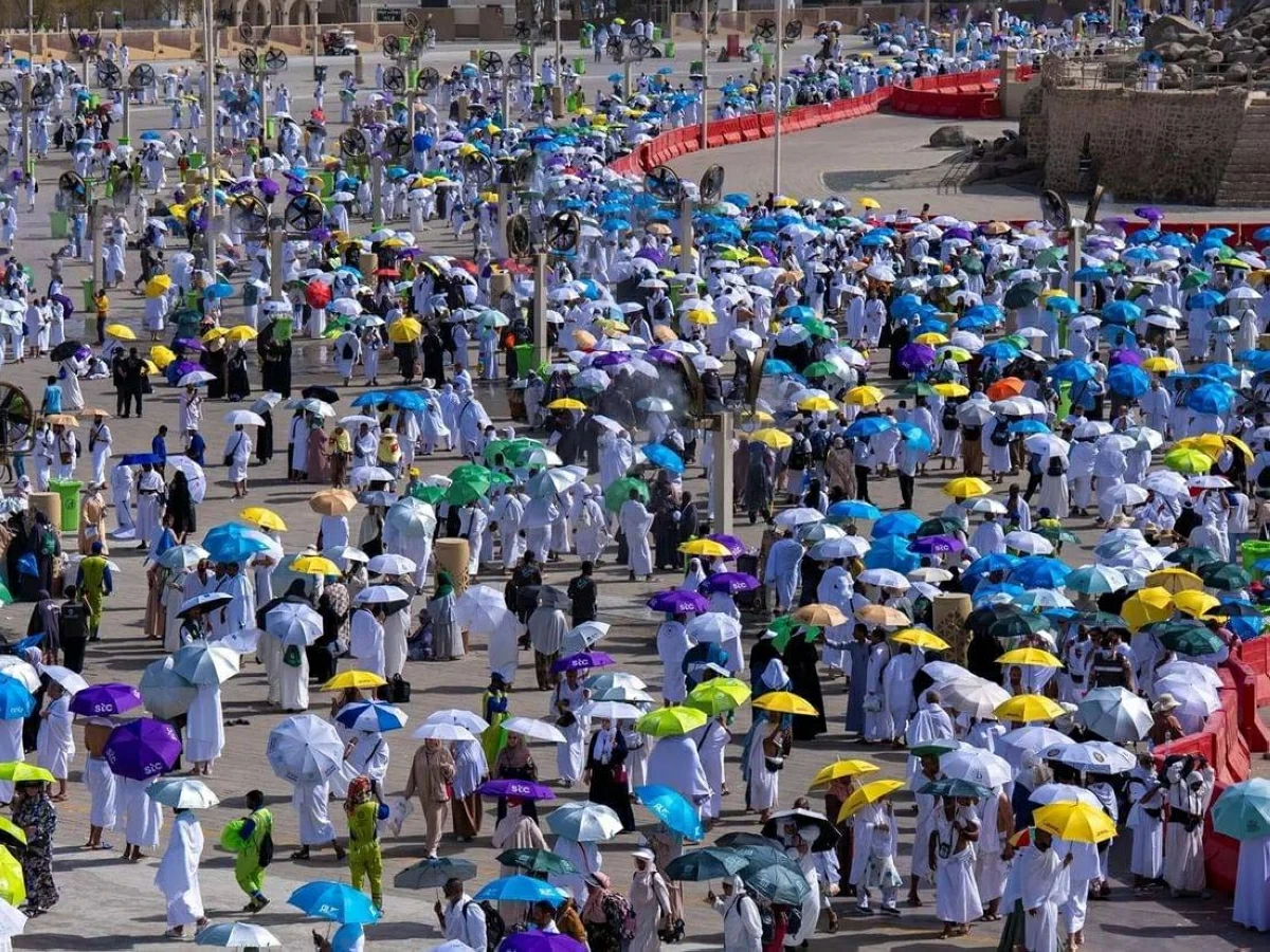 حجاج بيت الله الحرام ينفرون من عرفات إلى مزدلفة