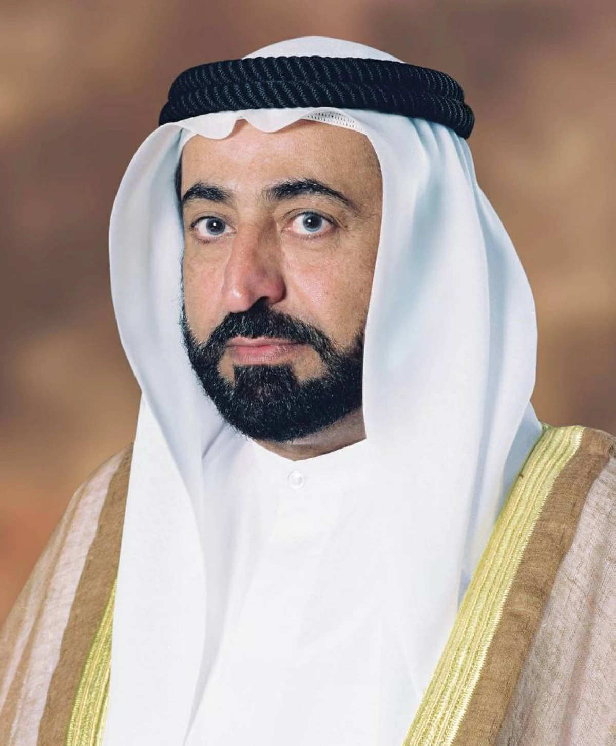 سلطان يهنئ رئيس الدولة ونائبيه والحكام بعيد الأضحى المبارك