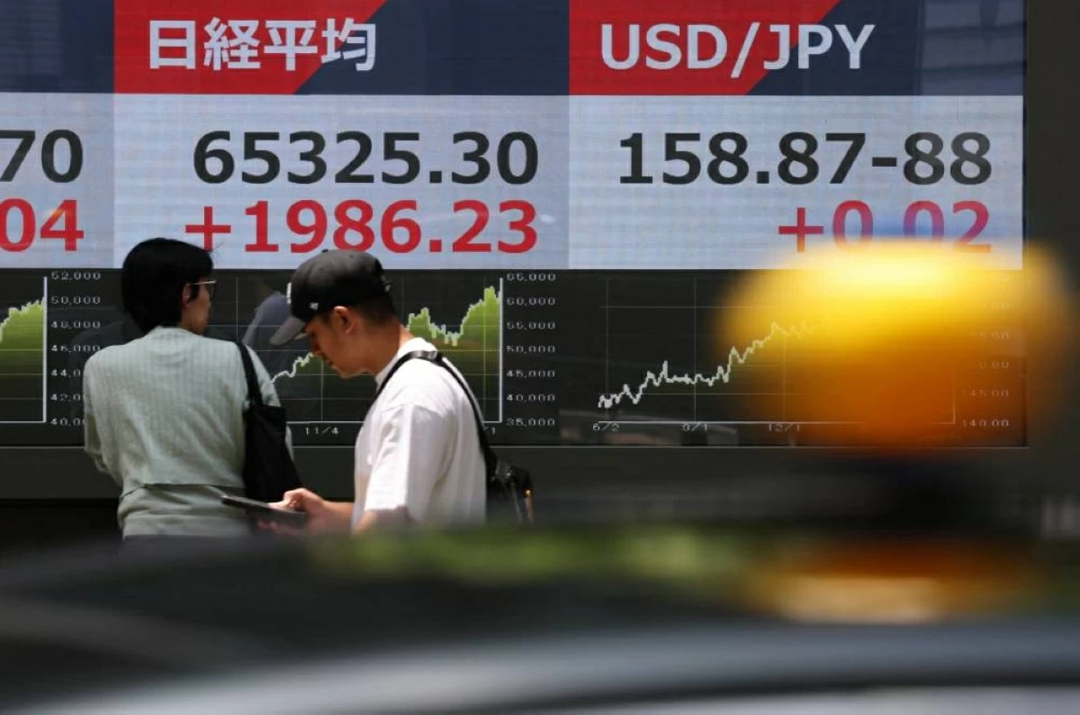 الين الياباني يترنّح قرب مستويات الدعم.. والدولار مستقر