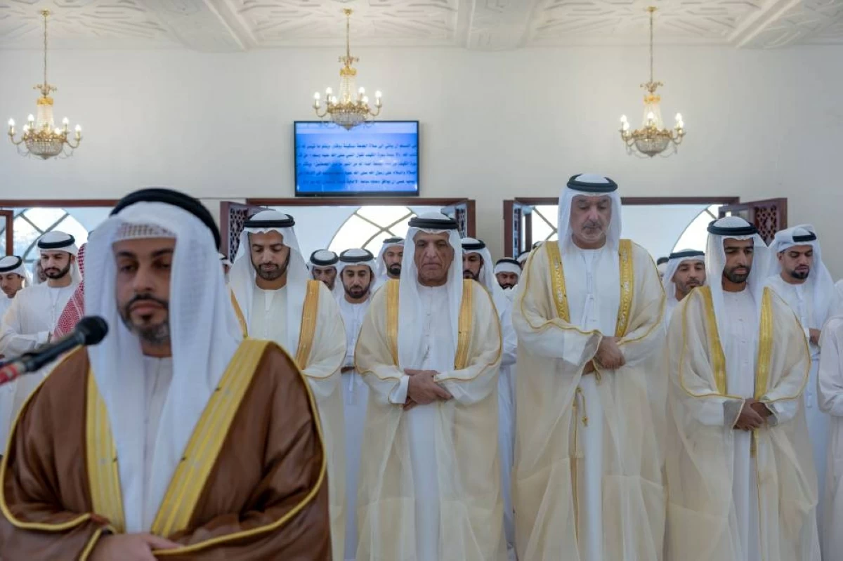 حاكم رأس الخيمة يؤدي صلاة عيد الأضحى في مسجد الشيخ صقر بن محمد القاسمي