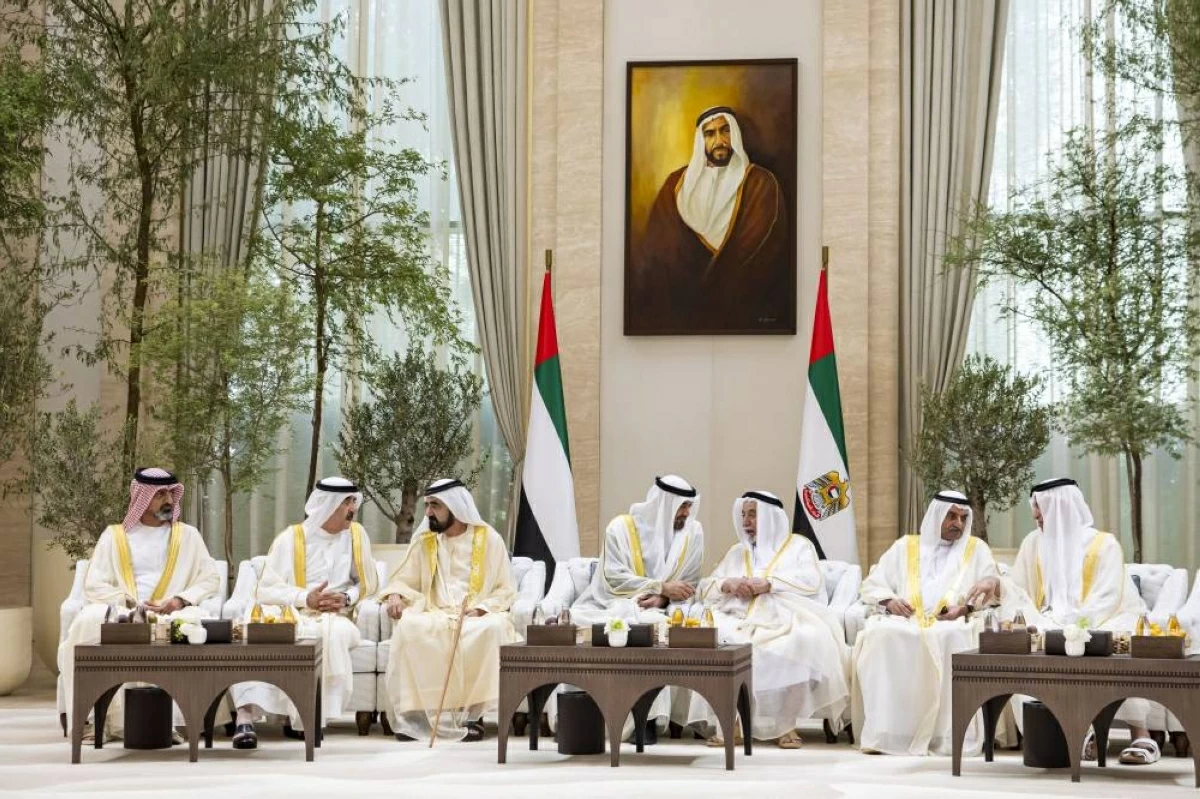 محمد بن زايد يستقبل حكام الإمارات والشيوخ والمهنئين بمناسبة عيد الأضحى المبارك