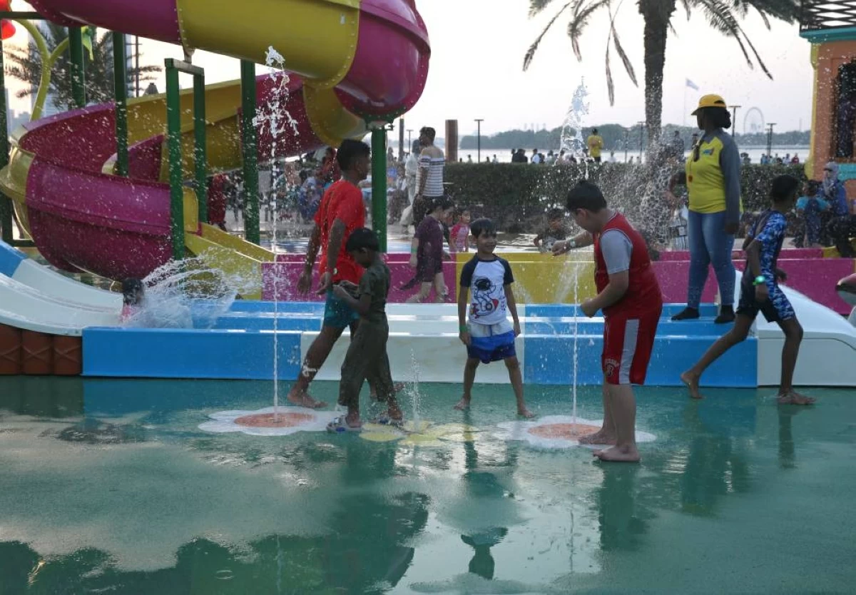 واجهة المجاز المائية تبتهج بأجواء العيد في الشارقة