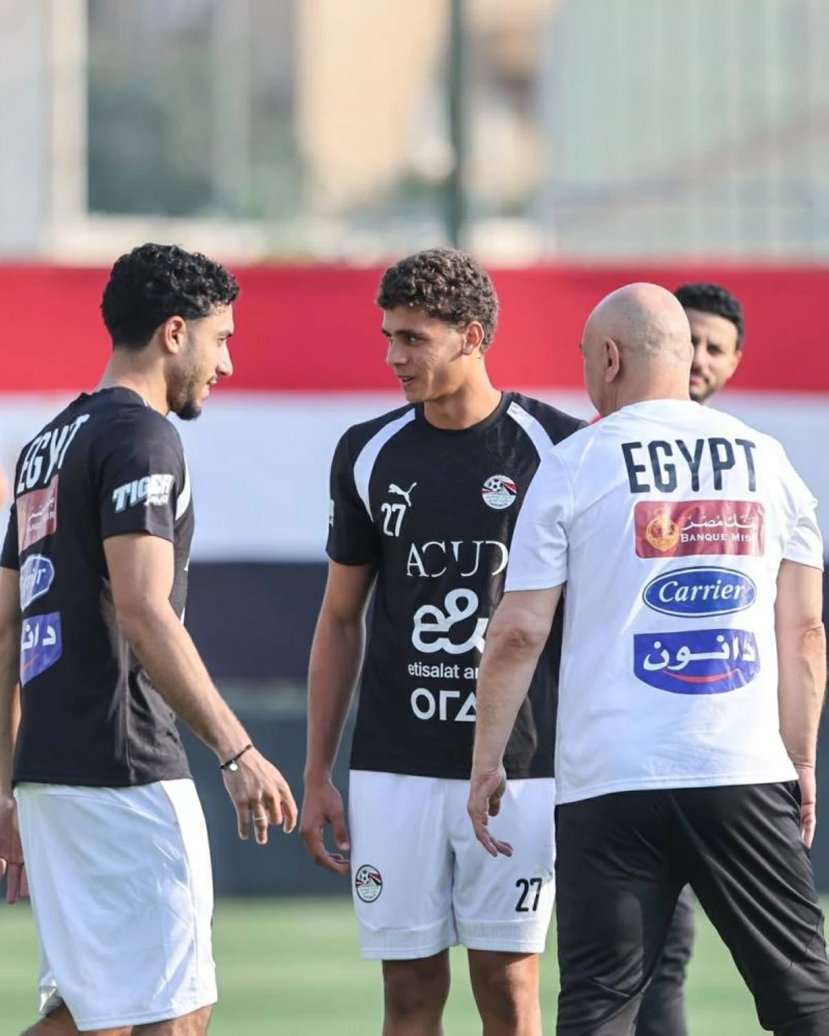 حسام حسن وعمر مرموش وحمزة عبد الكريم في التدريب الأخير