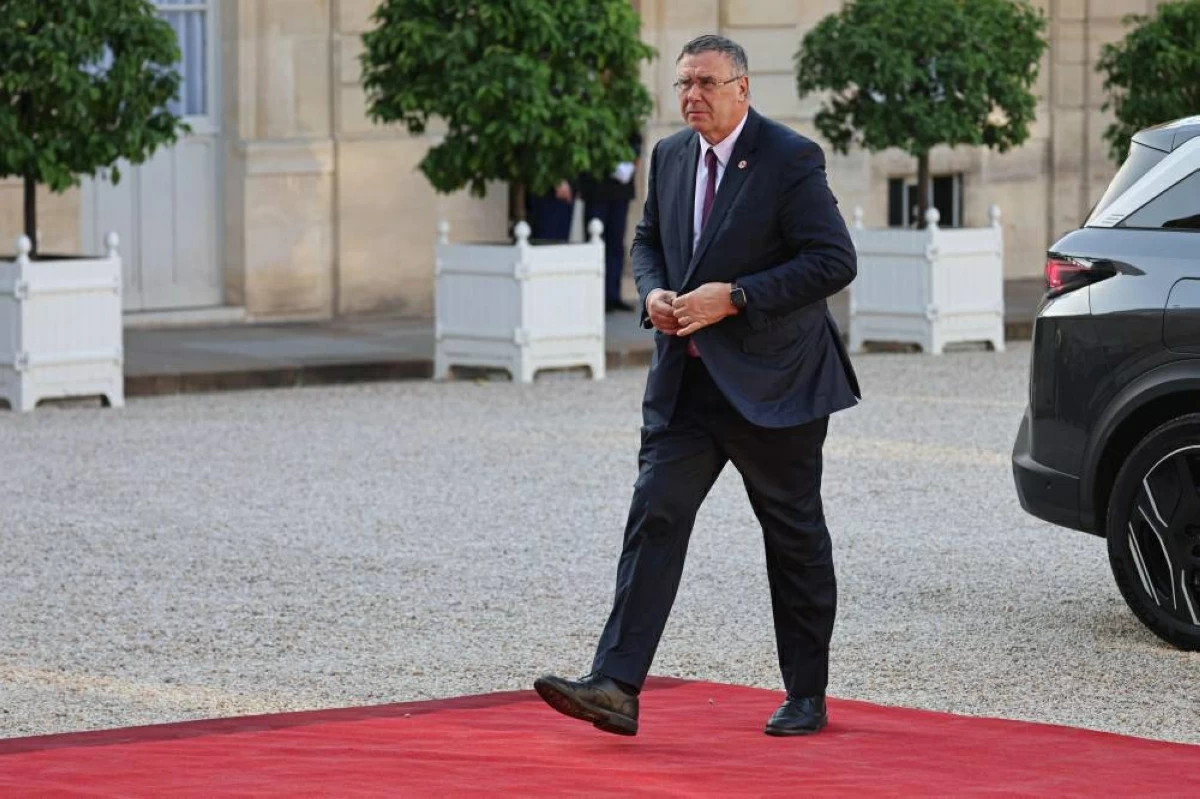 باتريك بويان لدى وصوله إلى قصر الإليزيه في باريس في 28 مايو 2026
