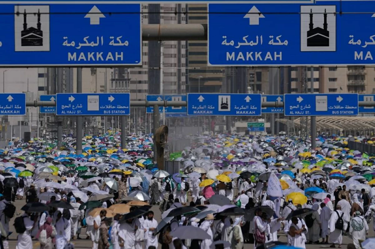 آلاف الحجاج المتعجلين يغادرون مكة المكرمة في ثاني أيام التشريق