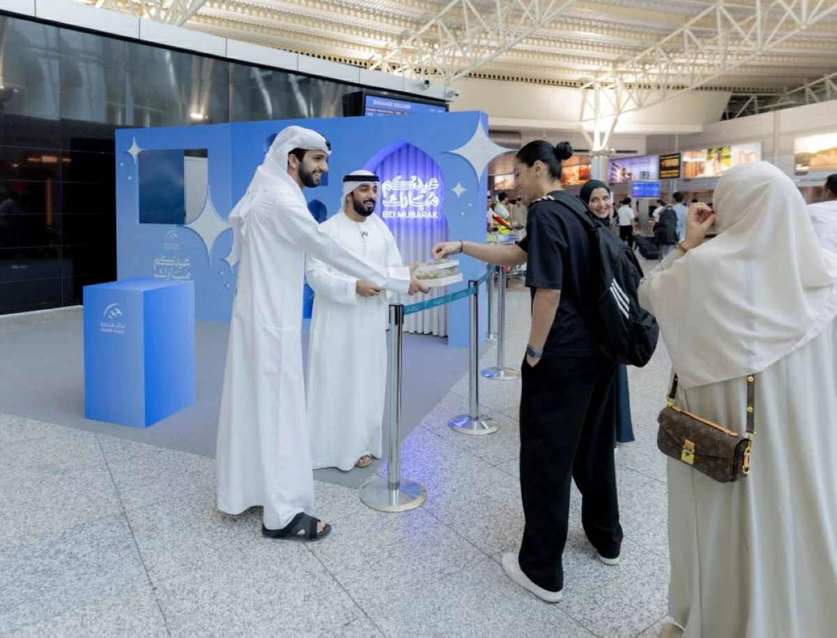 المطار يحتفي بالمسافرين