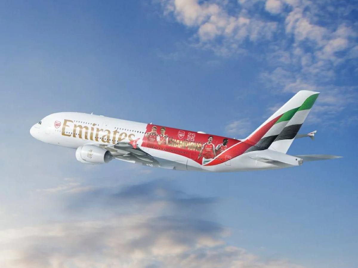 صور لاعبي أرسنال على طائرة الإيرباص A380