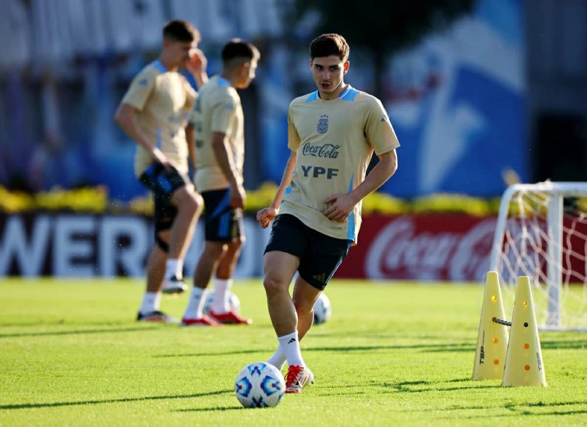 ألفاريز في تمرينات سابقة مع المنتخب 