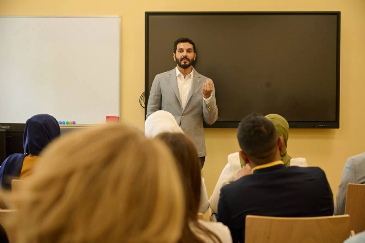 جامعة وارسو تحتفي بالشعر الإماراتي وتجمع طلابها في أمسية تحاور الذاكرة واللغة والوجدان