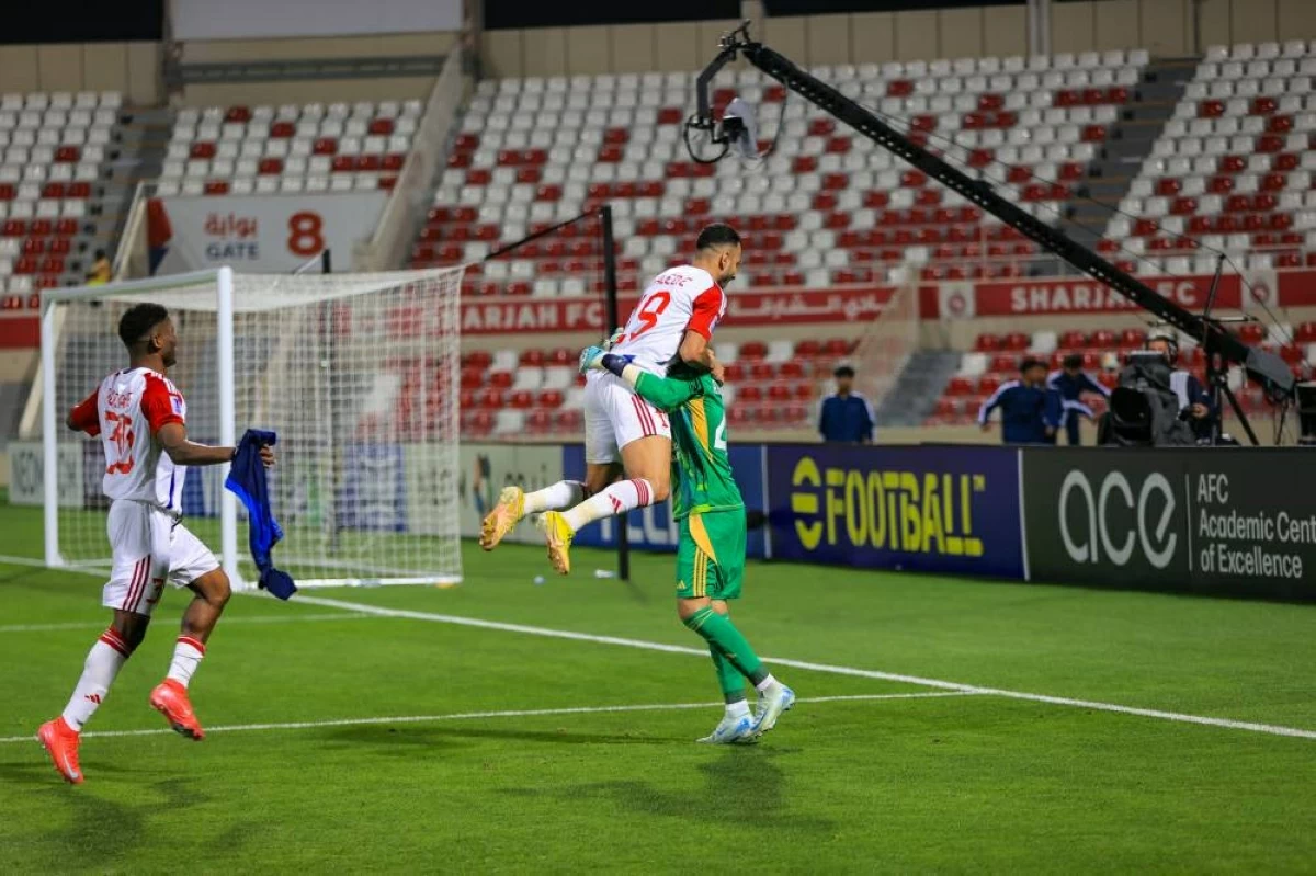الشارقة لايفكر بالتخلي عن عادل الحوسني وكمارا .. ويفاوض لوان لتجديد عقده