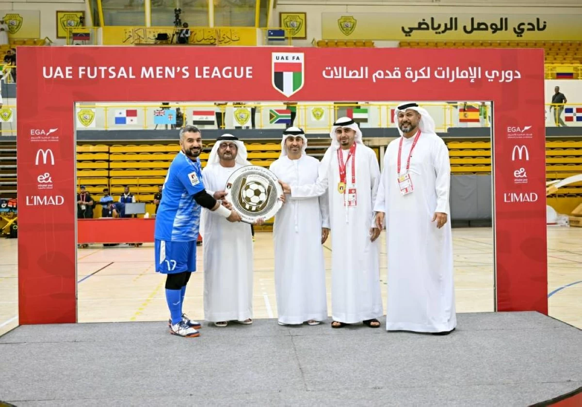 تسليم الدرع لكابتن البطائح