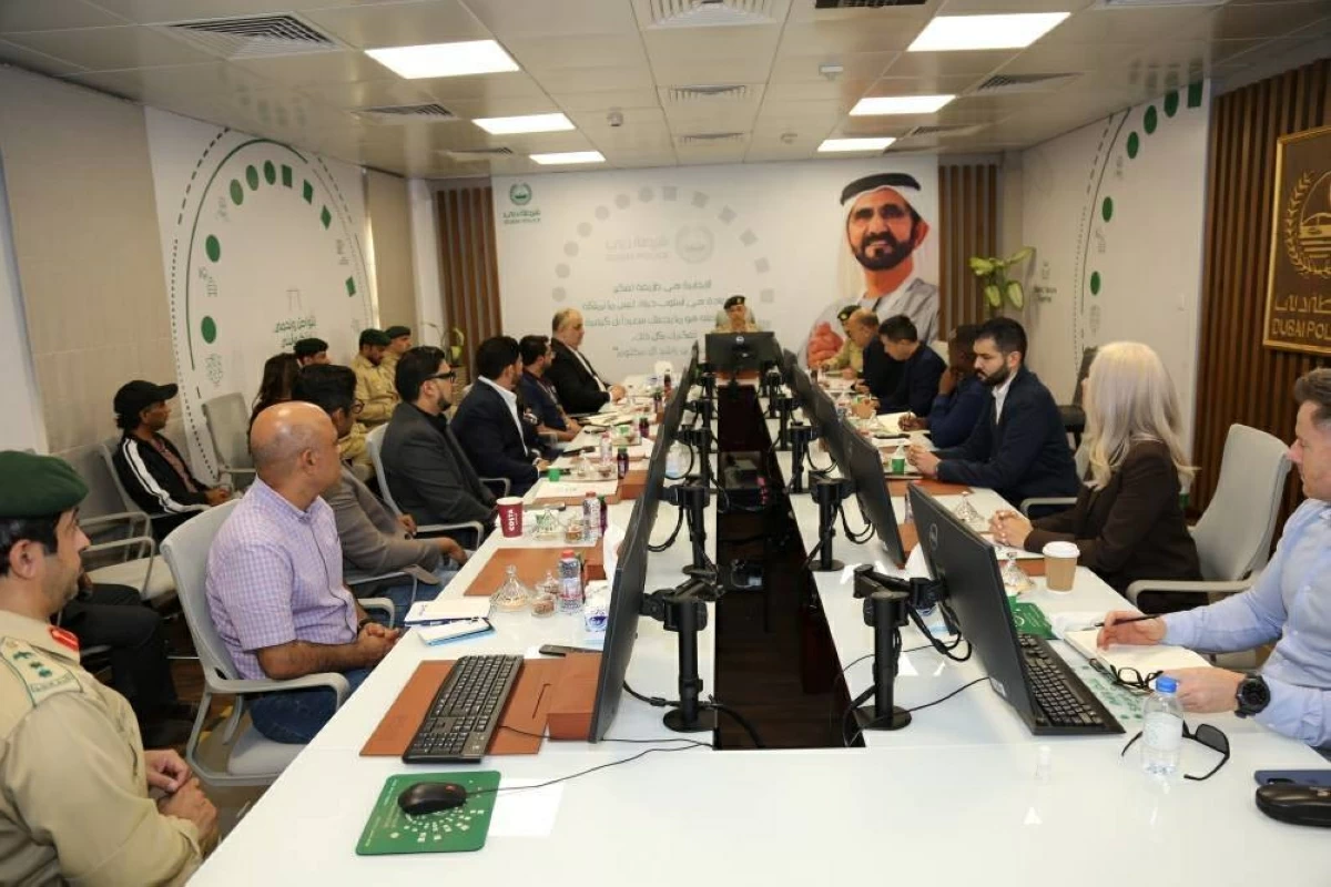 شرطة دبي تلتقي شركات توصيل الطلبات وتوعّي بتجنّب الحوادث ونتائجها
