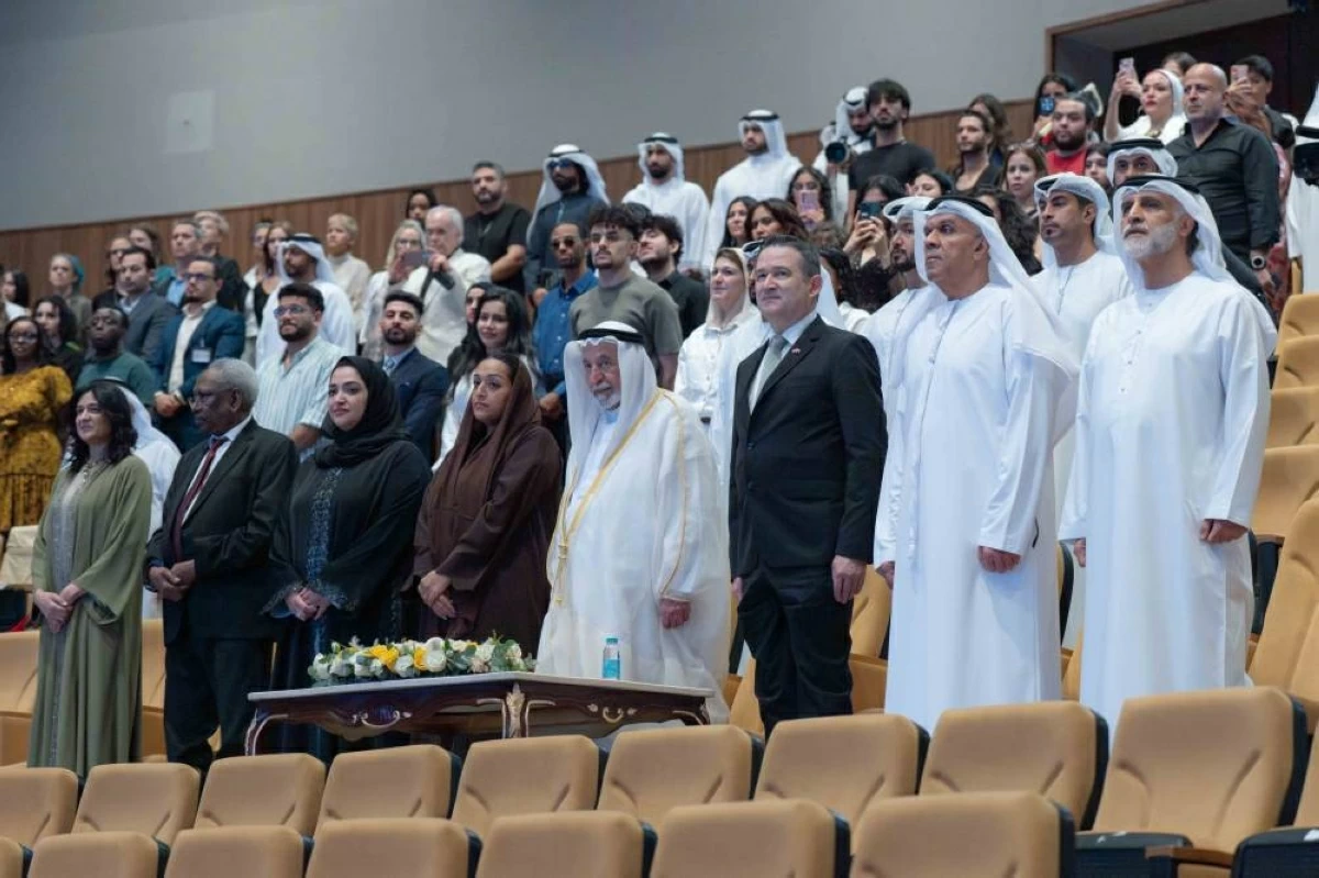 سلطان يشهد تخريج «الفنون الأدائية» بجامعة الفنون