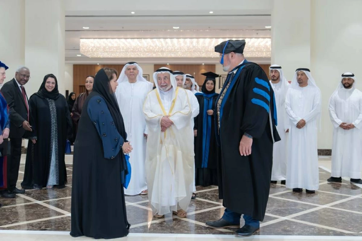 سلطان يشهد تخريج «الفنون الأدائية» بجامعة الفنون