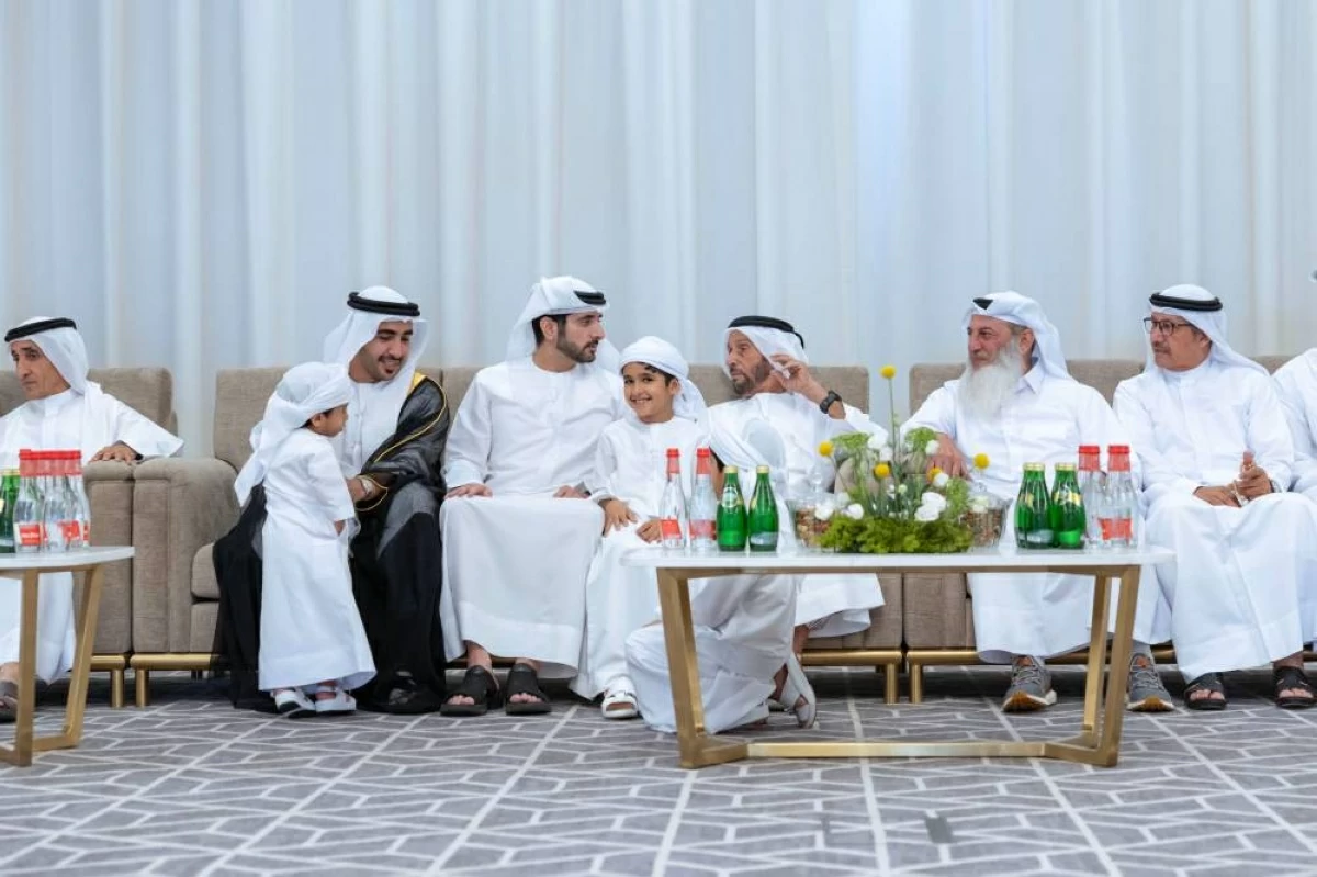 حمدان بن محمد يحضر أفراح بن خرباش والشعفار #صحيفة_الخليج 