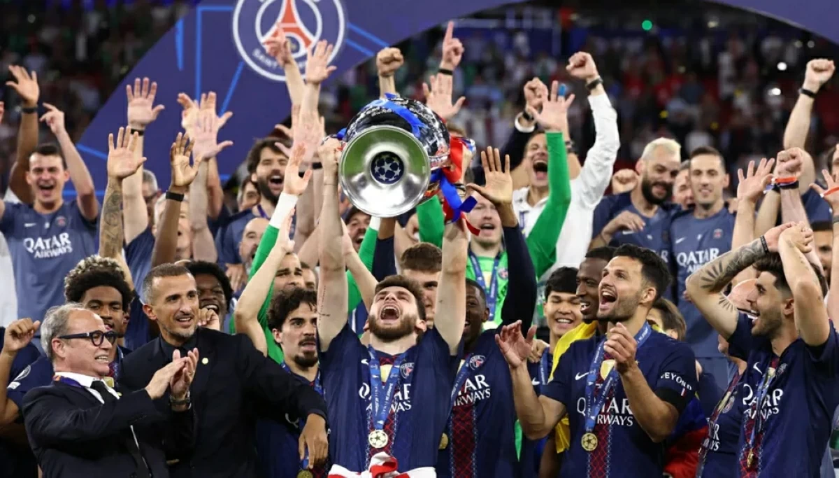 كفاراتسخيليا أفضل لاعب في دوري أبطال أوروبا