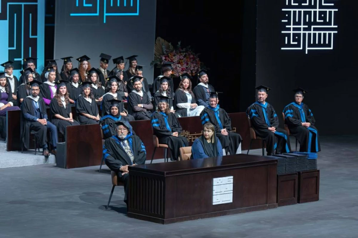 سلطان يشهد تخريج «الفنون الأدائية» بجامعة الفنون
