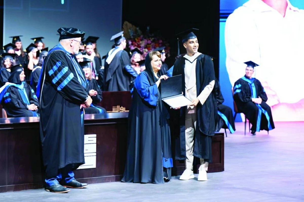سلطان يشهد تخريج «الفنون الأدائية» بجامعة الفنون