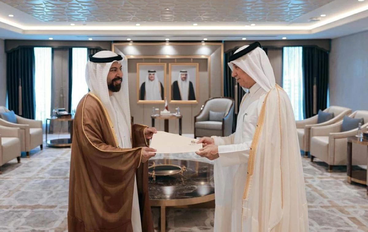 سفيرنا في قطر يقدّم نسخة من أوراق اعتماده