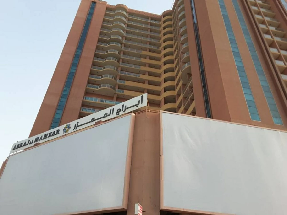 جانب من المبنى المتعدد الطوابق