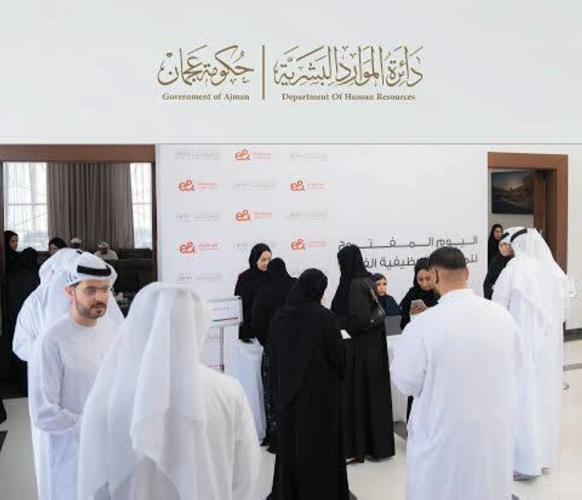 عاجل| قانون الموارد البشرية الجديد في عجمان.. ما الذي تغير في نظام الإجازات والترقيات؟ #صحيفة_الخليج 