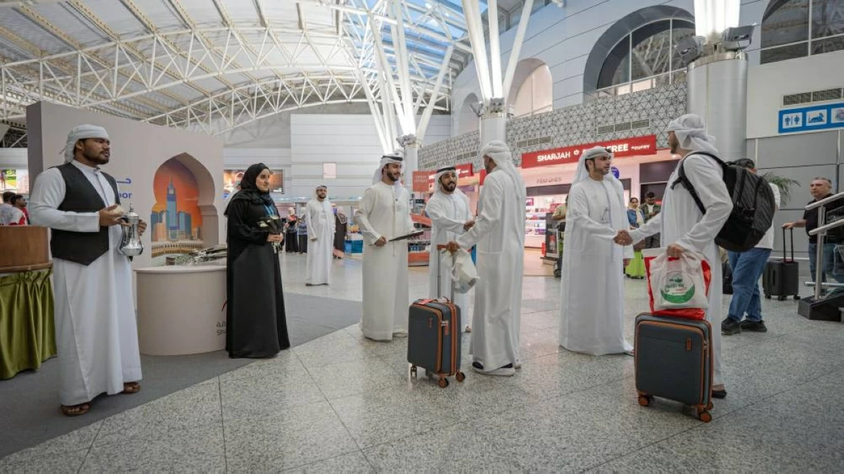 ورود وابتسامات ترحب بأفواج الحجاج عبر مطار الشارقة