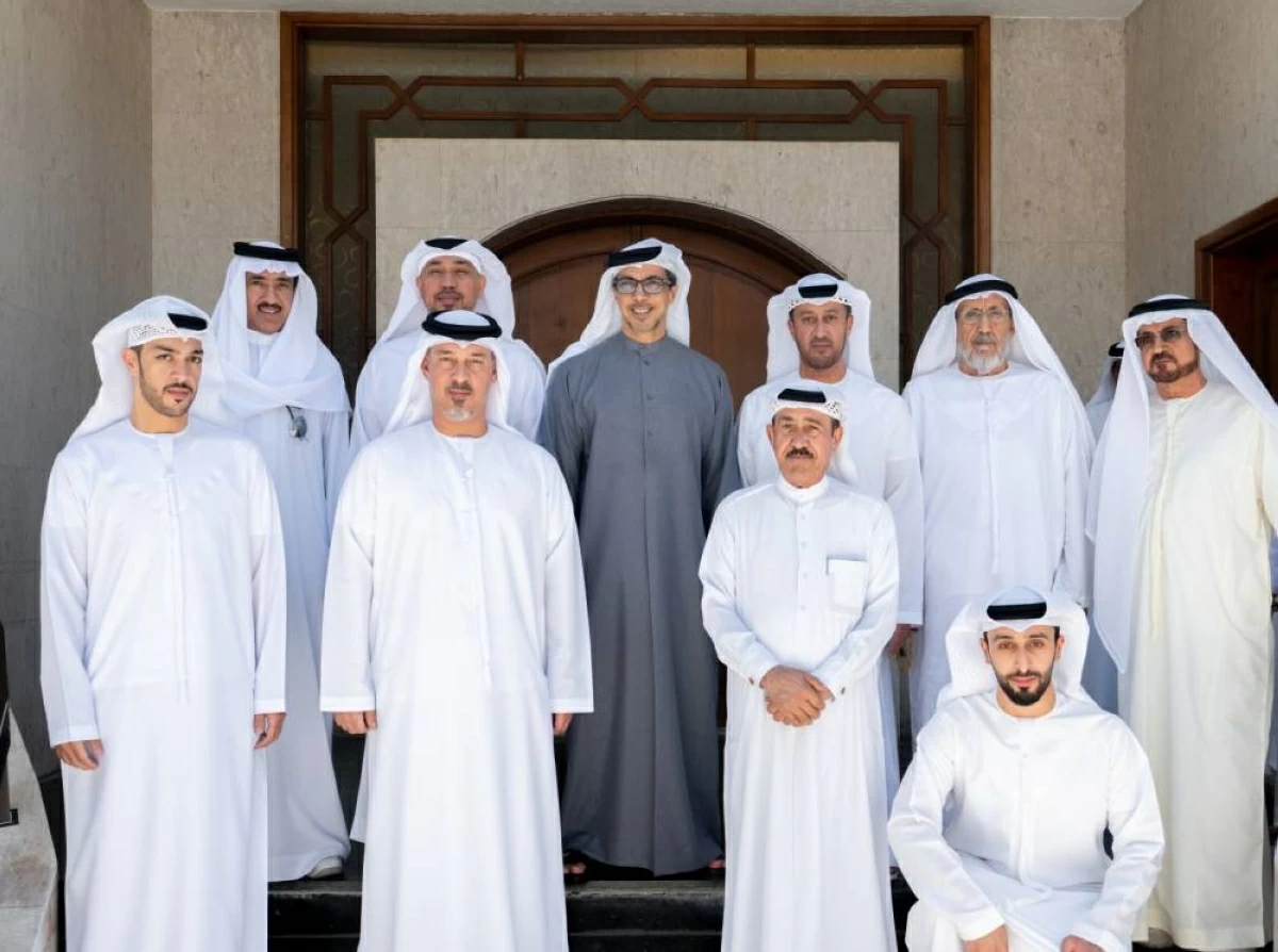 منصور بن زايد يعزي في وفاة عبيد جمعة الزعابي