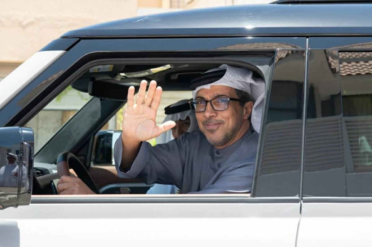 منصور بن زايد يعزي في وفاة عبيد جمعة الزعابي
