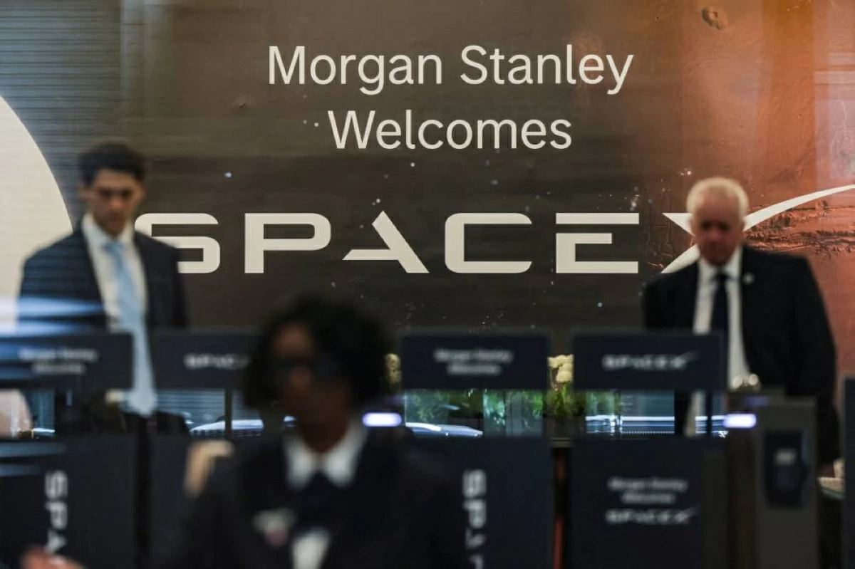 SpaceX maintains share price at 135