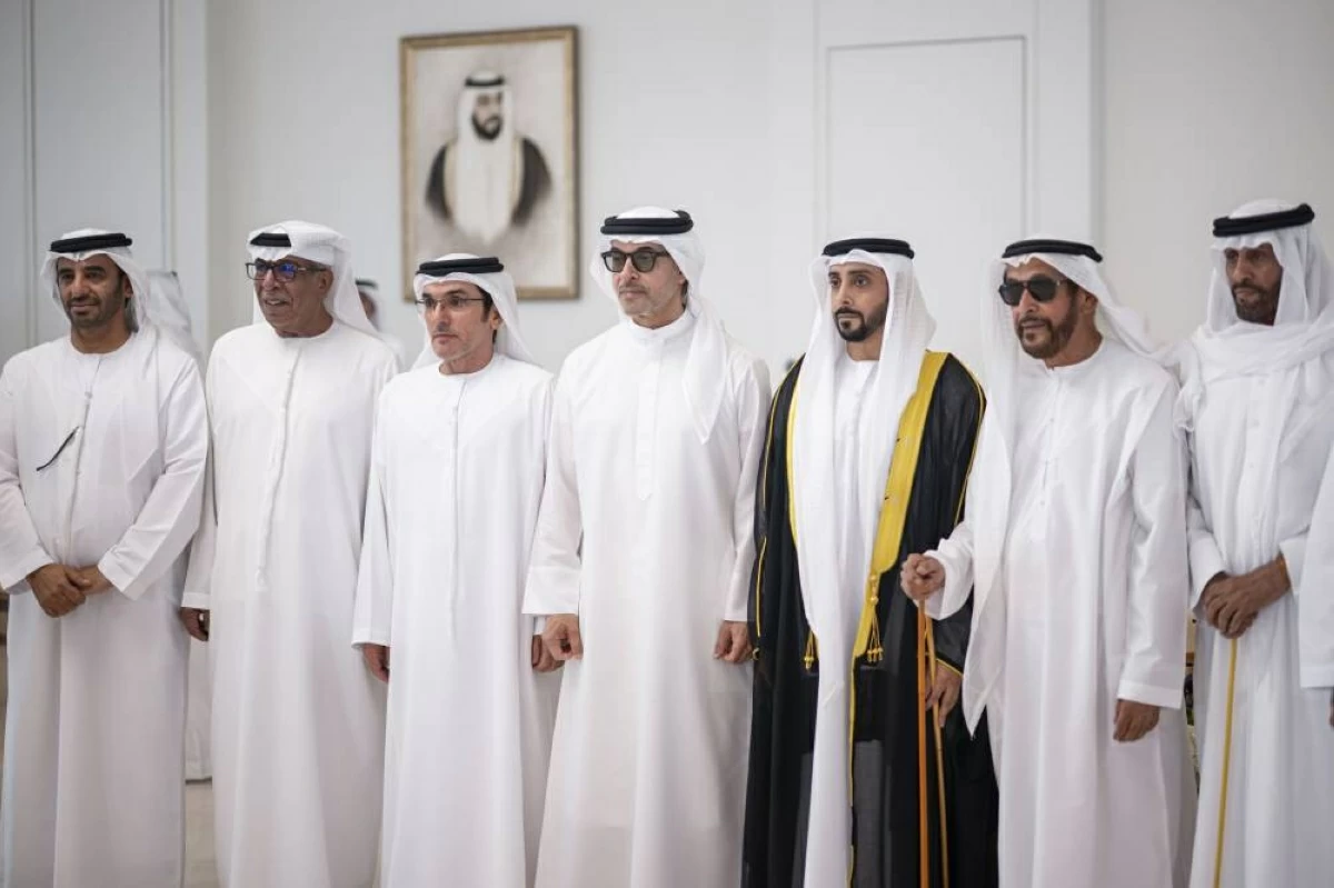 هزاع بن زايد يحضر أفراح الشامسي بالعين